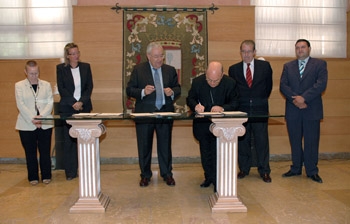 Firma del convenio por todas las partes